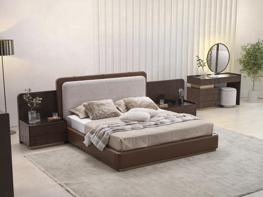 ANTIK BED WITH BASE