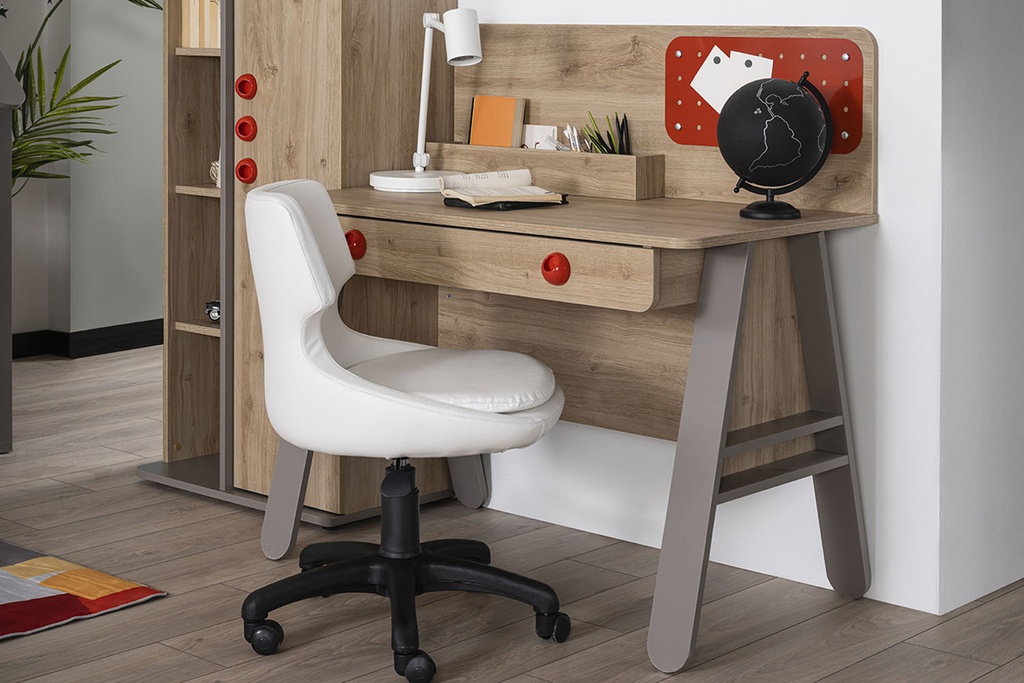 MONTESSORI HUT S STUDY TABLE